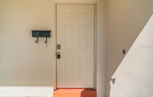 6333 Lansdale Cir, Tampa FL  33616-1405 exterior