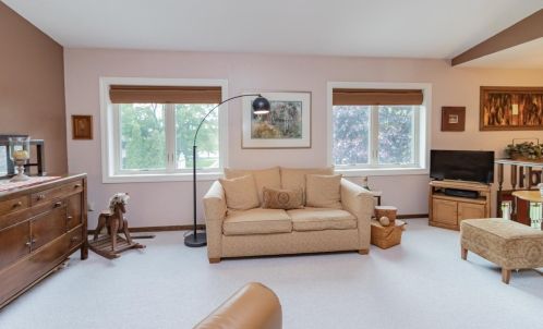 8292 Cleadis Ave, South Saint Paul MN 55076-3320 exterior