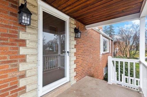 518 Clemson Dr, Pittsburgh PA  15243-1722 exterior