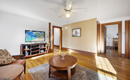 54 Main St, Clinton NJ 08809-1250 exterior