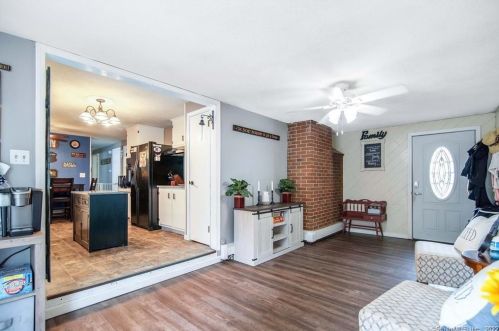 21 Betty Rd, Enfield CT 06082-2624 exterior