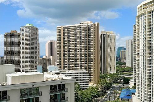 1925 Kalakaua Ave, Honolulu HI  96815-1827 exterior