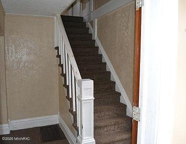 264 Merrill Ave, Meskegon MI 49441-2010 exterior