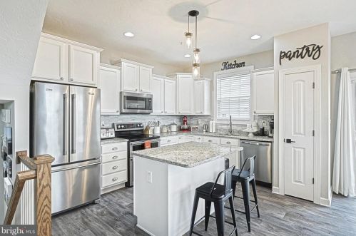 144 Overlook Dr, Hanover PA 17331-9136 exterior