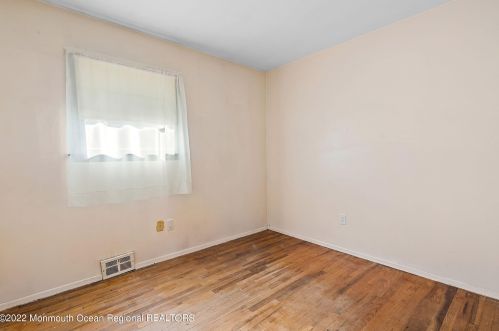 22 Castle Ave, Jackson Twp NJ 08527-2513 exterior