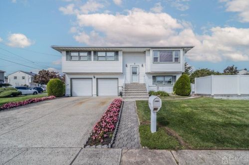 2 Bud Ct, Perth Amboy, NJ 08861-1807