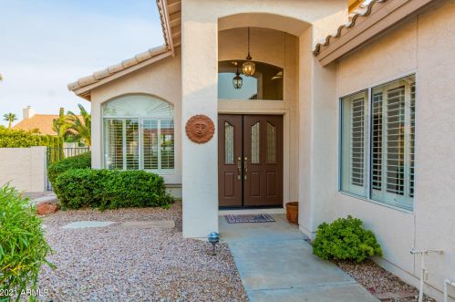 10613 Voax Dr, Chandler, AZ 85248-7777