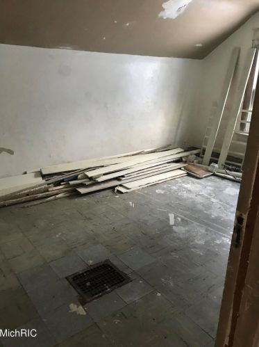 2513 Sanford St, Meskegon MI 49444-1445 exterior