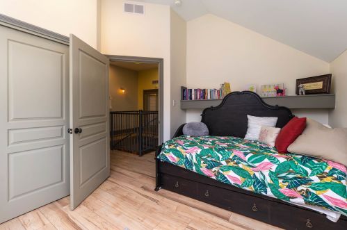 665 Shelby St, Gary IN 46403-2254 exterior