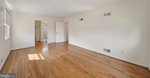 9924 Bedfordshire Ct, Rockville MD 20854-2015 exterior