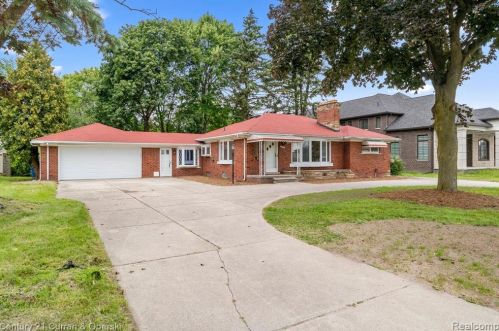 27210 Doxtator St, Dearborn Heights MI  48127-4901 exterior