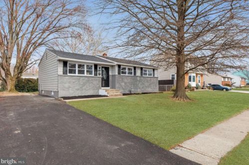 743 12th St, New Castle, DE 19720-4947