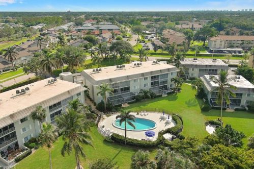 215 Cypress Way, Naples FL 34110-1201 exterior