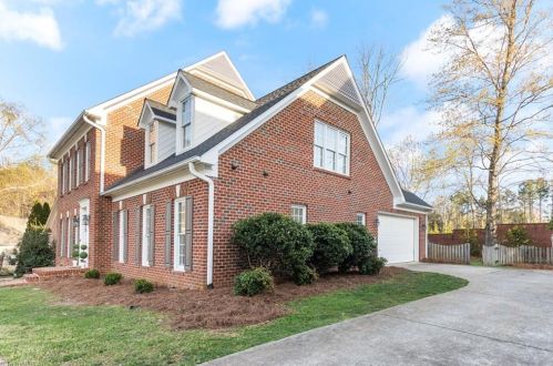 16 Middlefield Ct, Greensboro NC  27455-2257 exterior