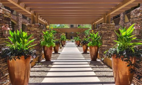 5350 Deer Valley Dr, Phoenix AZ  85054-4126 exterior