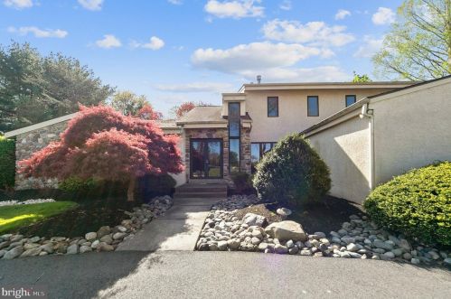 468 Long Ln, Huntingdon Valley PA  19006-2933 exterior