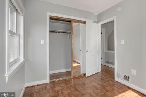 2022 21 St, Arlington VA 22201-3607 exterior