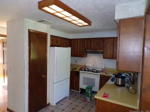 304 Frst St, Hartford CT 06118-2350 exterior