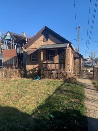 1422 26th St, Milwaukee, WI 53205-2512