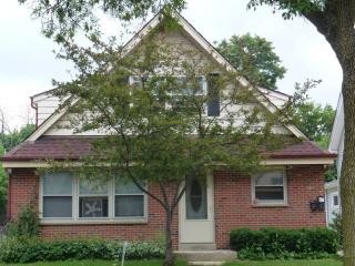 134 72nd St, Milwaukee WI  53214-1521 exterior