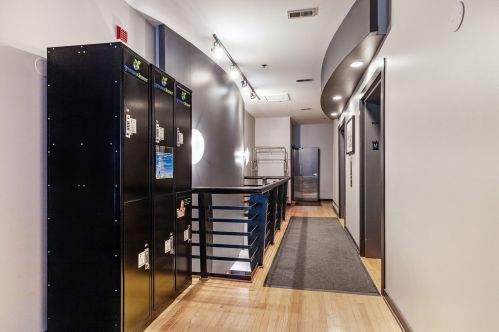 616 Fulton St, Chicago IL  60661-1251 exterior