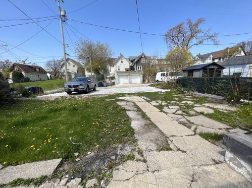 2351 Holton St, Milwaukee WI 53212-3355 exterior