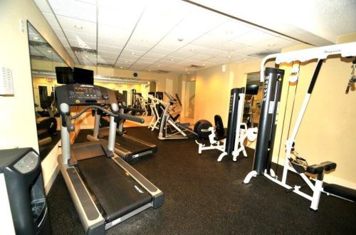 1028 Juneau Ave, Milwaukee WI  53202-2933 exterior