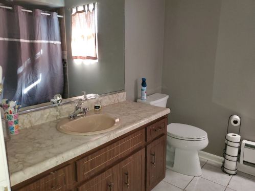 2055 Chestnut St, Waukegan IL 60085-3806 exterior