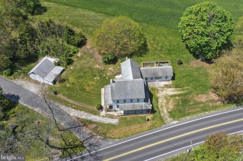 795 Abbottstown Pike, Hanover PA 17331-8235 exterior