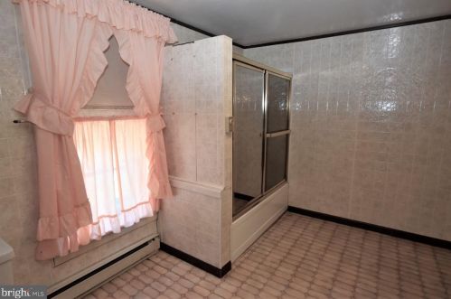 795 Abbottstown Pike, Hanover PA 17331-8235 exterior