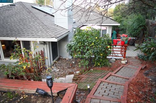 1963 Altura Dr, Concord CA 94519-2201 exterior