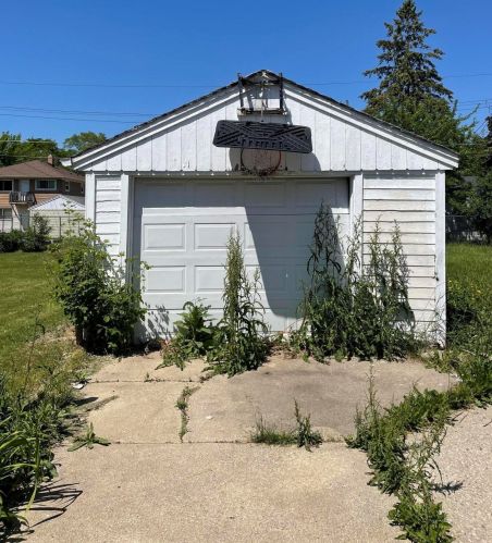 4895 61st St, Milwaukee, WI 53218-4106