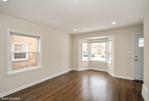 3733 85th St, Chicago, IL 60652-3703