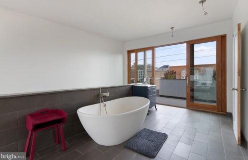 1124 13 St, Philadelphia PA 19147-4534 exterior