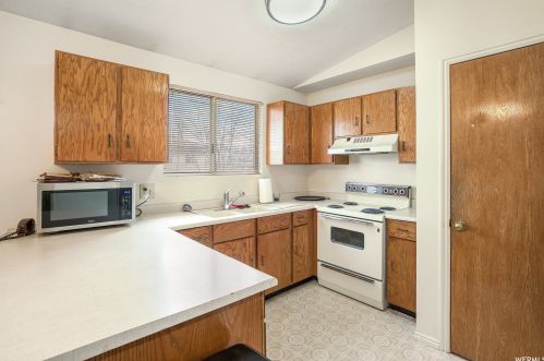 7218 Christalee Ct, Taylorsville UT 84084-7415 exterior