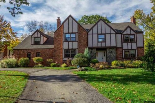 791 Avon Crest Blvd, Schenectady, NY 12309-4844