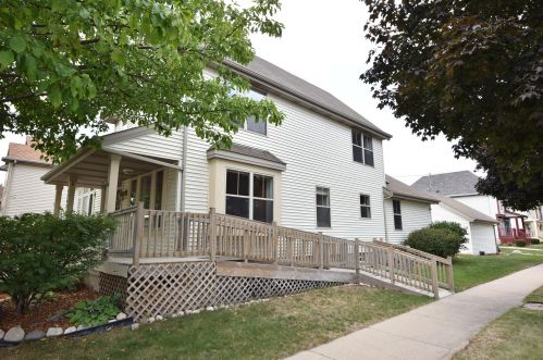 2102 Walnut St, Milwaukee WI 53205-1422 exterior