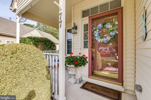 77 Warwick Way, Southampton NJ 08088-1150 exterior