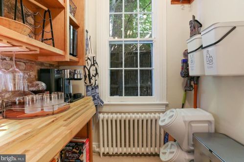 204 Royal St, Alexandria VA  22314-2627 exterior