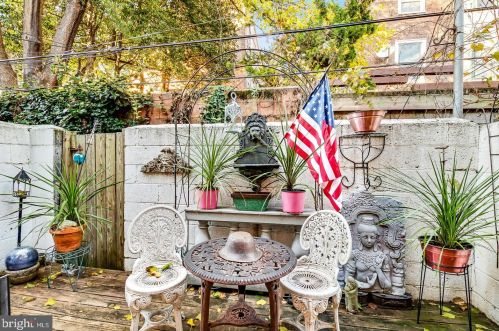 2039 Brandywine St, Philadelphia PA 19130-3204 exterior