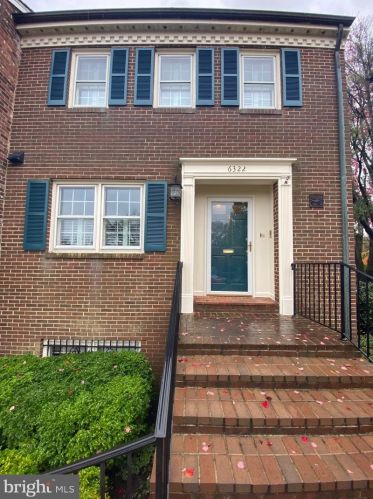 6322 Golf Course Sq, Alexandria VA  22307-1225 exterior