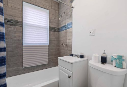 8155 Calumet Ave, Chicago IL 60619-4821 exterior