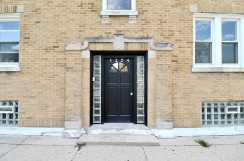 3216 Linder Ave, Chicago, IL 60641-4105
