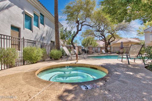 7240 Dreamy Draw Dr, Phoenix AZ 85020-5238 exterior