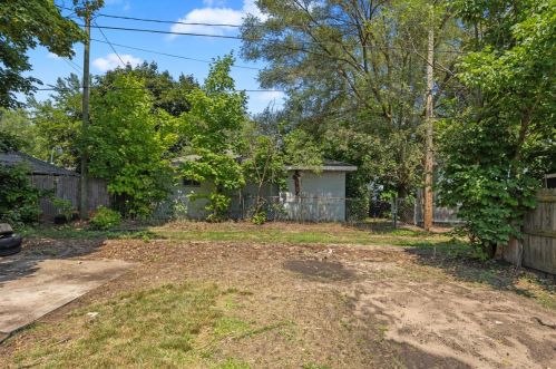 902 Kampenga Ave, Meskegon MI 49442 exterior