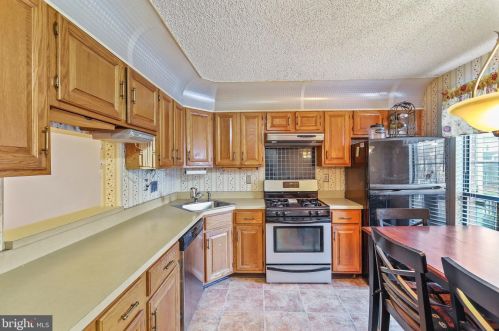 6 Arthur Pl, Trenton NJ  08648-4334 exterior