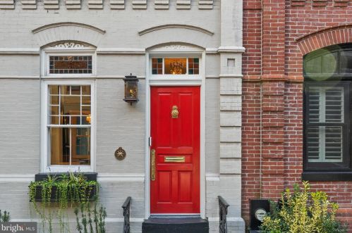 1528 Swann St, Washington, DC 20009-3942