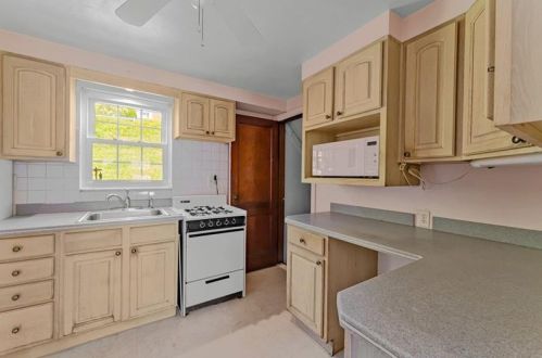 1206 Cir Dr, Pittsburgh PA 15221-4502 exterior