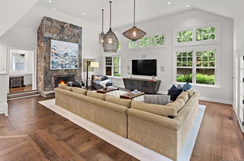 19 Pequot Trl, Westport CT 06880-2929 exterior