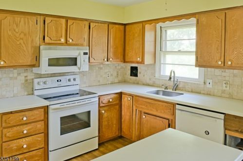 7 Brookside Dr, Rockaway NJ 07866-1029 exterior